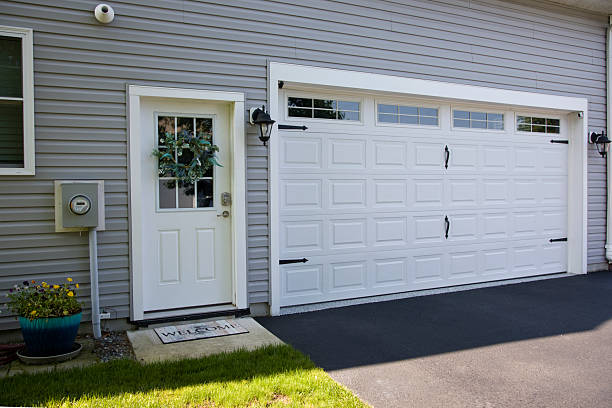 24/7 Emergency Garage Door Panel Replacement experts in North Bend, WA
